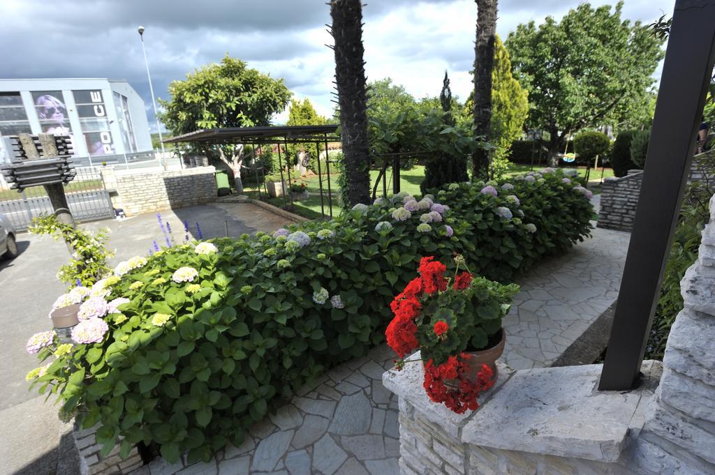 Apartmani Villa Otilija Poreč Eksteriør bilde